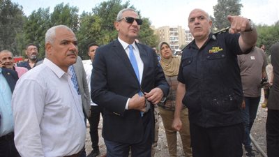 محافظ الغربية ومدير الأمن يتابعان السيطرة على حريق مصنع سجاد في سمنود