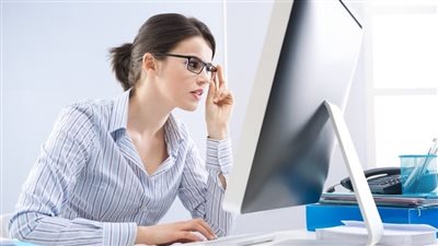 5 طرق للمساعدة في حماية عينيك وتقليل تأثير شاشات الكمبيوتر