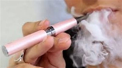 الآثار الجانبية الخفية للتدخين الإلكتروني.. المخاطر الصحية وكيفية الإقلاع عنه