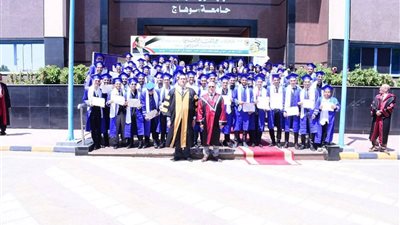 جامعتي سوهاج والمصرية للتعلم الإلكتروني الأهلية يحتفلان بتخرج دفعة جديدة 