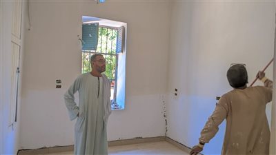 بتكلفة نصف مليون جنيه.. أهالي القلمينا بقنا يجددون المدرسة الإبتدائية بالقرية