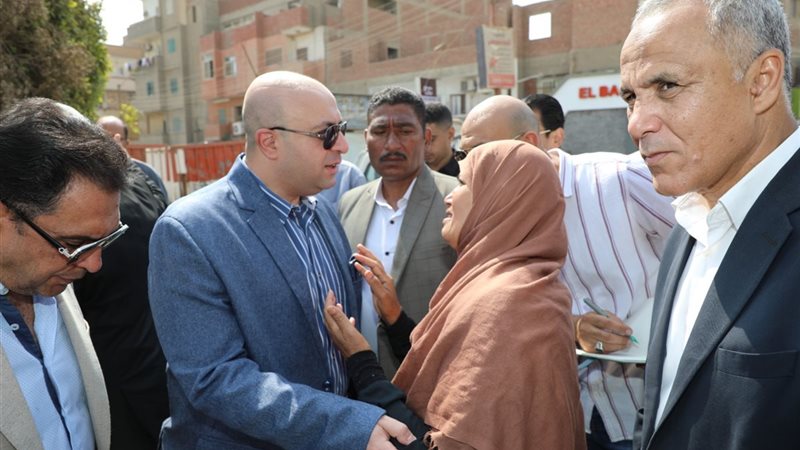 محافظ بنى سويف يستمع
