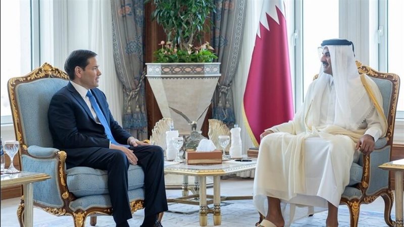 أمير قطر ووزير الخارجية