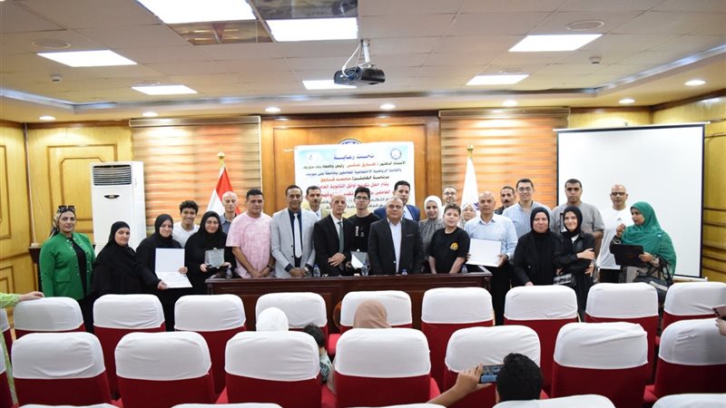 من تكريم الطلاب بمقر