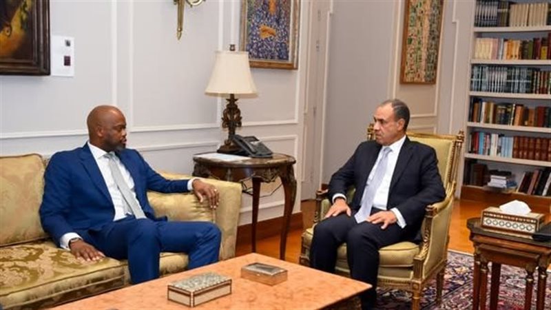 وزير الخارجية يلتقي