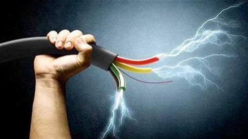 إصابة شاب بصعق كهربائي