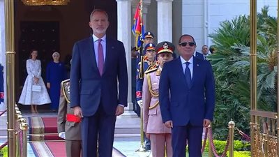 الرئيس السيسي يرحب بملك إسبانيا في أول زيارة له لمصر
