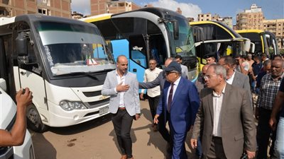 محافظ الدقهلية يتفقد اصطفاف 62 باصًا جديدًا لدعم منظومة النقل الجماعي
