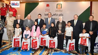 محافظ الفيوم يسلم ملابس جديدة وحقائب مدرسية لـ 1250 تلميذاً من الأولى بالرعاية