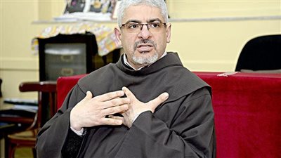 الأب بطرس دانيال ينضم لمبادرة 