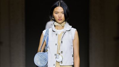 مجموعة Coach لربيع وصيف 2026: تصميمات منعشة ومشرقة