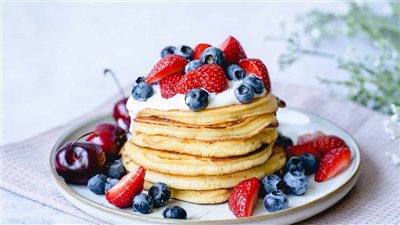 طريقة عمل البان كيك هش ولذيذ بخطوات سهلة في البيت 