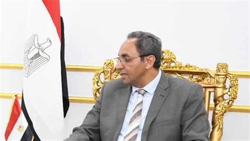 محافظ قنا