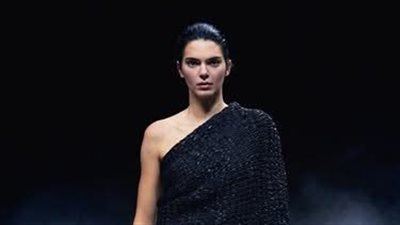 التناقض في عرض أزياء مجموعة Khaite خلال الموضة في نيويورك 