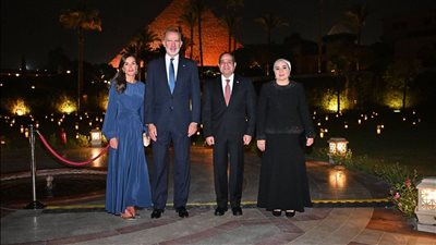 الرئيس السيسي يصطحب ملك وملكة إسبانيا في جولة بمنطقة الأهرامات