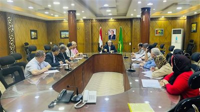 مدير تعليم القليوبية يجتمع بالإدارات التعليمية لمناقشة الاستعدادات للعام الجيد