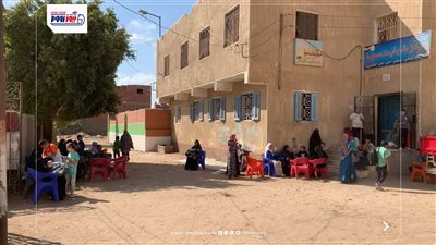 بيت الزكاة والصدقات المصري يوزع مستلزمات دراسية للأسرالمتعففة بقرية دسيا