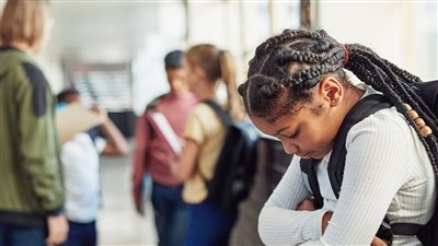 ضد التنمر| علامات تشير إلى تعرض طفلك للتنمر في المدرسة