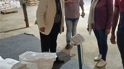 ضبط جبل من البن والشاي الفاسد داخل مخزن غير مرخص في كفر سعد بدمياط