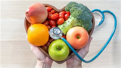 أفضل أطعمة تحافظ على القلب: دليل شامل لنظام غذائي صحي وكوليسترول متوازن 