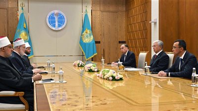 الرئيس الكازاخي يلتقي مفتي الجمهورية ووكيل الأزهر ووزير الأوقاف