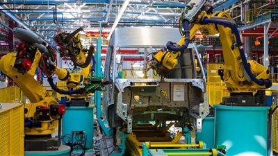 طفرة صناعية تغير وجه الاقتصاد وتوفر ملايين الفرص للشباب 