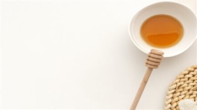 العسل لعلاج الهالات السوداء.. تعرفي على طريقة تحضير الماسك  