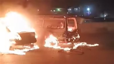 اشتعال النيران في سيارتين بنزلة منطى بشبرا الخيمة بمحافظة القليوبية 