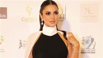 بعد تكريمها في مهرجان بورسعيد السينمائي.. درة تهدي التكريم إلي أهل فلسطين