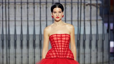 كارولينا هيريرا تكرم مدينة مدريد في عرض ربيع وصيف 2026 