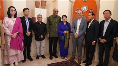 رئيس سنغافورة يبدأ زيارته لمصر بجولة في مركز الحرف التقليدية بالفسطاط  