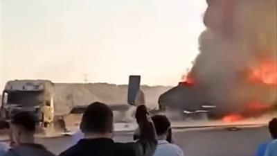 اصطدام سيارة نقل بأخرى واشتعال النيـران بها على الطريق الإقليمي