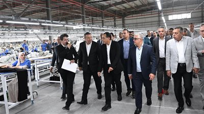 رئيس الوزراء يفتتح مصنع 