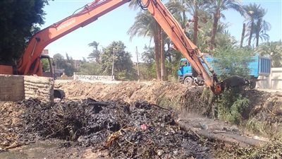 محافظ أسيوط: تكثيف أعمال تطهير الترع والمصارف بالبداري حفاظًا على البيئة  