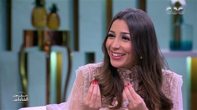 الفنانة جنات: الغناء لا يفارق منزلي وبناتي يشاركني البهجة