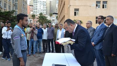 رئيس جامعة الإسكندرية يتفقد سير الدراسة في أول أيام العام الجامعي