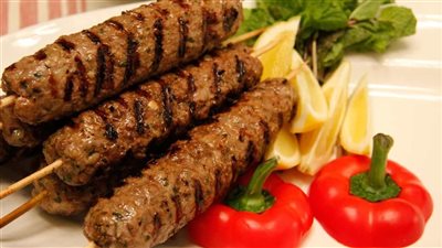 تحضير الكفتة المشوية الشهية بطعم المطاعم خطوة بخطوة وبمكونات بسيطة في المنزل