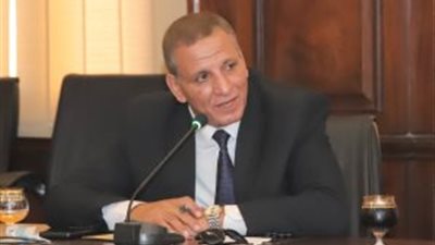 النائب عبدالفتاح يحيى: العمالة المنزلية تستحق مظلة قانونية تحمي حقوقها 