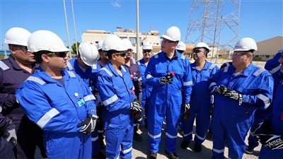 وزير البترول يتفقد موقع إنتاج الغاز لشركة شمال سيناء بالبحر المتوسط