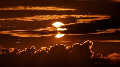 موعد كسوف الشمس الجزئي 2025 وخريطة بأماكن رؤيتها ومدة الظاهرة.. هل تشاهده مصر؟