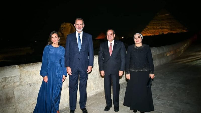 الرئيس السيسي وقرينته