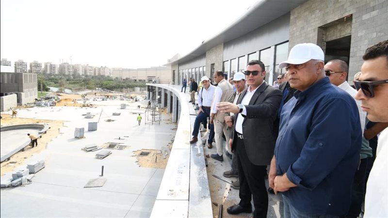 وزير الإسكان يتفقد