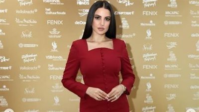 درة تهدي تكريمها في مهرجان بورسعيد السينمائي للشعب الفلسطيني 