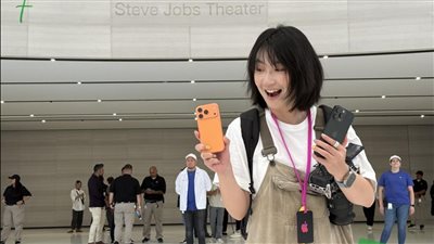 أرزاق.. مدير صيني يوزع هواتف آيفون برو ماكس 17 على موظفيه