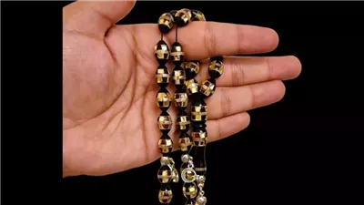 جائز أم تعد من البدعة …ما حكم استعمال السبحة في الذكر؟