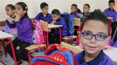 توكة بيضا وشنطة سبايدر مان .. بهجة الاطفال فى اول يوم دراسة بالشرقية