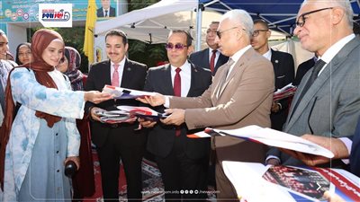 جامعة المنيا تستقبل طلابها في أول أيام العام الجامعي بأجواء احتفالية وترحيب