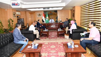  الأنصاري يشدد على تكثيف حملات النظافة ورفع الإشغالات بمختلف أنحاء المحافظة