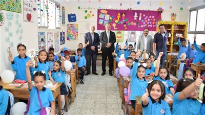 وكيل تعليم بورسعيد يشهد طابور الصباح في أول أيام العام الدراسي الجديد