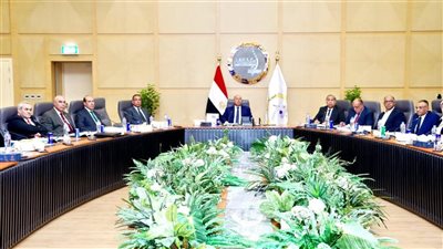  وزير النقل يترأس اجتماع الجمعية العامة للشركة القابضة لمشروعات الطرق والكباري